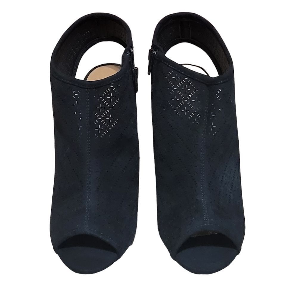 Black dye cut booties